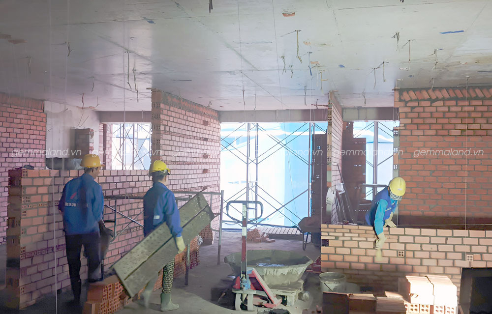 Tháp Clever - Thi công xây tường tầng 8