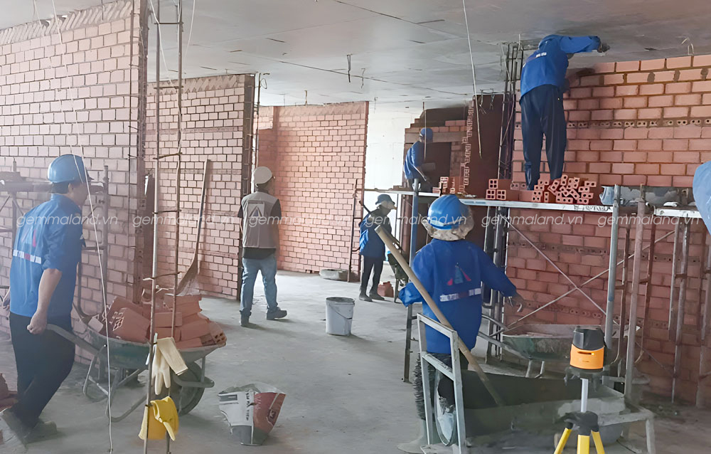 Tháp Modern - Thi công xây tường tầng 7